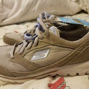 NEW LADIES GEL SKECHERS SHOES SIZE 6